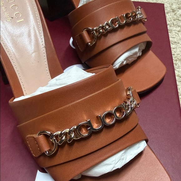 Gucci Signoria mules with gold hardware.  Worn once. Size 37 - Picture 2 of 5